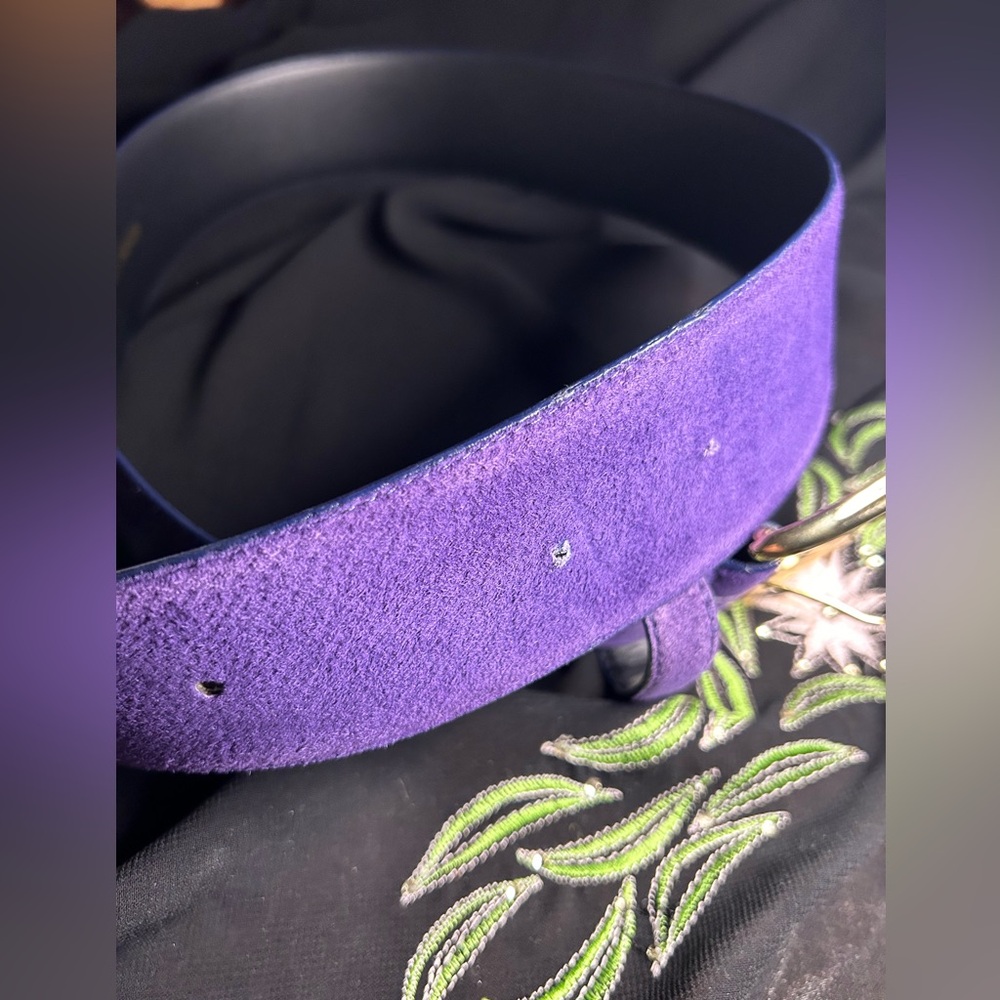 VTG 80s Awesome Purple leather belt with large gold buckle. Size L. - Picture 7 of 7